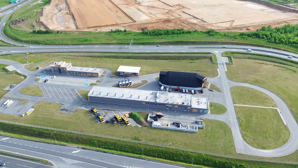 uburban office with accessible parking and easy commute routes in Des Moines